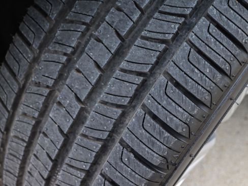 Used 2021 Toyota Corolla LE image 17