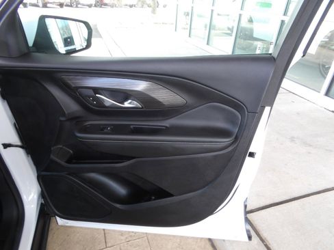 Used 2024 GMC Terrain SLE image 19