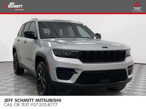 Used 2024 Jeep Grand Cherokee Altitude AWD/4WD image 1
