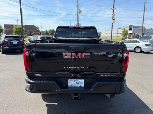 Used 2024 GMC Sierra 2500 Denali AWD/4WD image 8