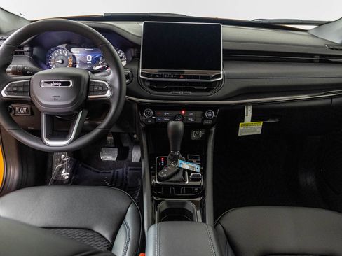 New 2026 Jeep Compass Latitude image 18