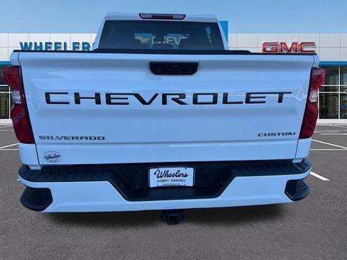 Used 2023 Chevrolet Silverado 1500 Custom image 4