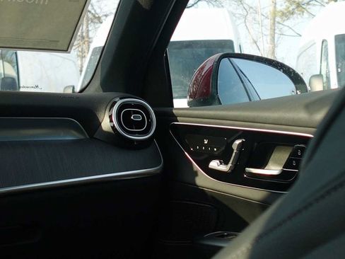 Used 2026 Mercedes-Benz GLC 300 4MATIC image 28