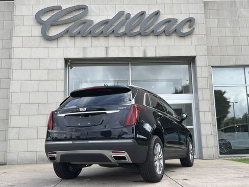 Used 2022 Cadillac XT5 Premium Luxury w/ Technology Package AWD/4WD image 4