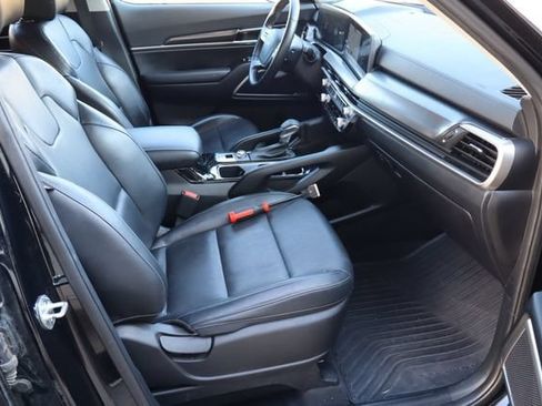 Used 2023 Kia Telluride LX FWD image 16