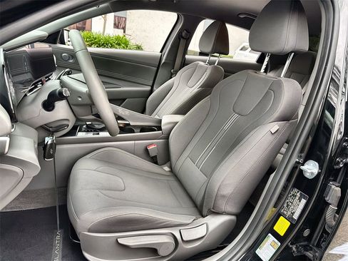 Used 2023 Hyundai Elantra SEL w/ Convenience Package image 13