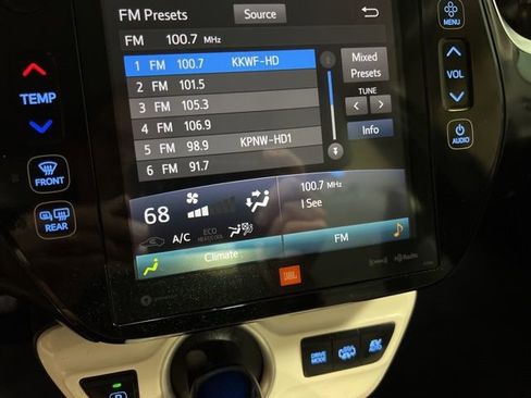 Used 2018 Toyota Prius Prime Premium image 36