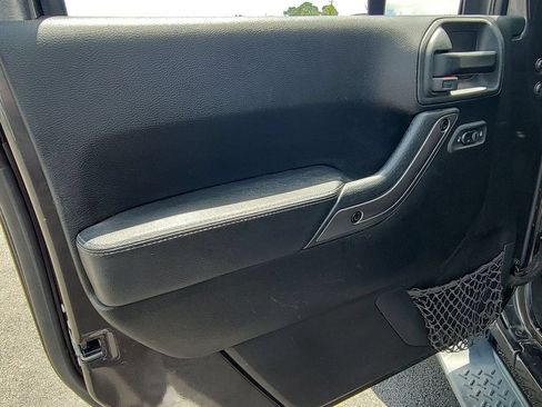 Used 2018 Jeep Wrangler Unlimited Sahara AWD/4WD image 18