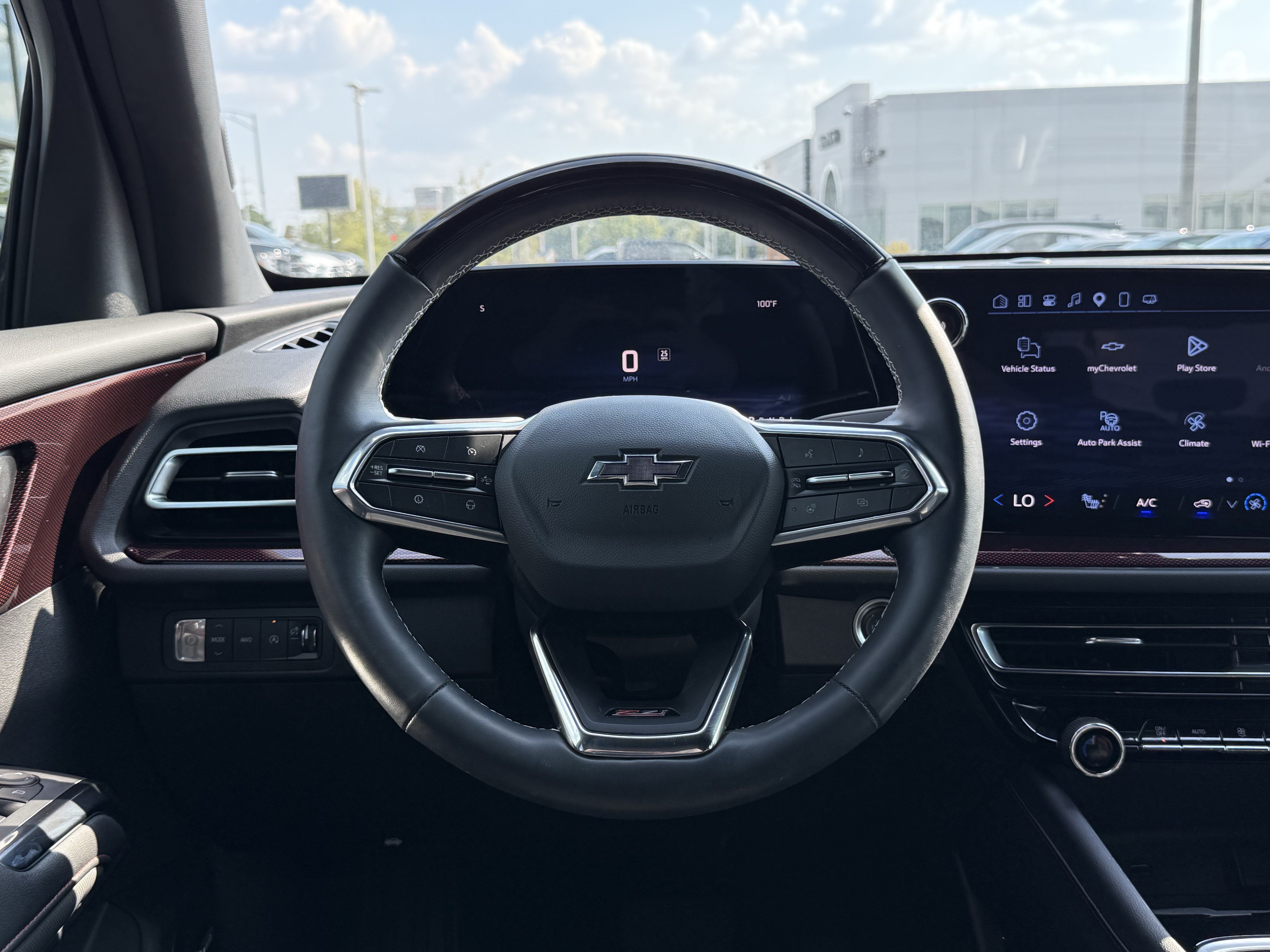 Used 2025 Chevrolet Traverse Z71 w/ Enhanced Driving Package AWD/4WD image 18