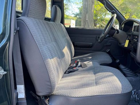 Used 1992 Toyota Pickup Deluxe image 9