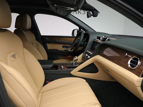 New 2025 Bentley Bentayga image 25