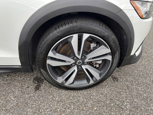 Certified 2024 Volvo V60 B5 Cross Country Plus AWD/4WD image 5
