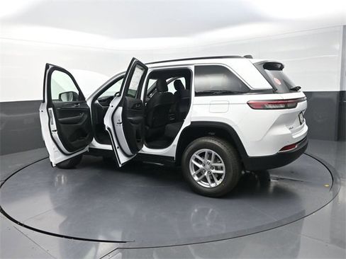 New 2025 Jeep Grand Cherokee Laredo X image 29