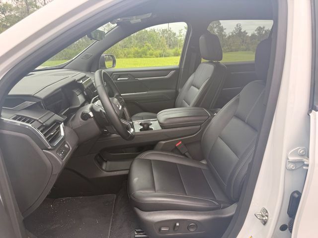 Used 2026 GMC Acadia Elevation w/ Elevation Premium Package FWD image 9
