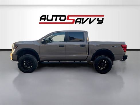 Used 2023 Nissan Titan PRO-4X w/ Pro-4x Convenience Package image 4