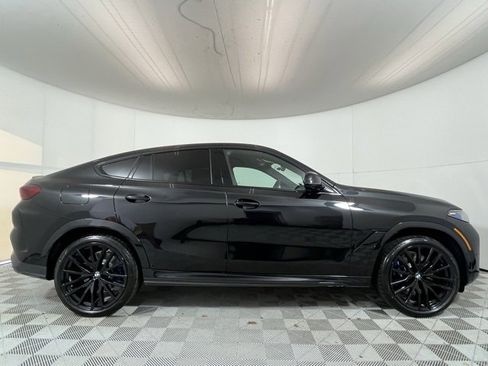 New 2026 BMW X6 M60i w/ Climate Comfort Package image 8
