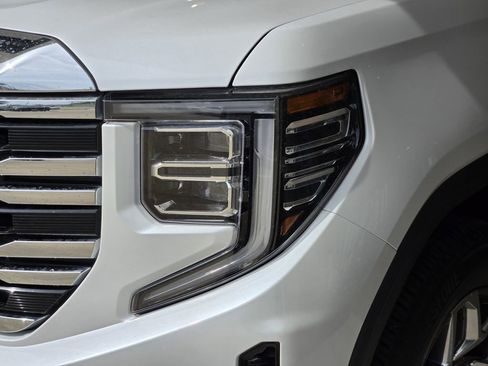 Used 2024 GMC Sierra 1500 SLT image 8