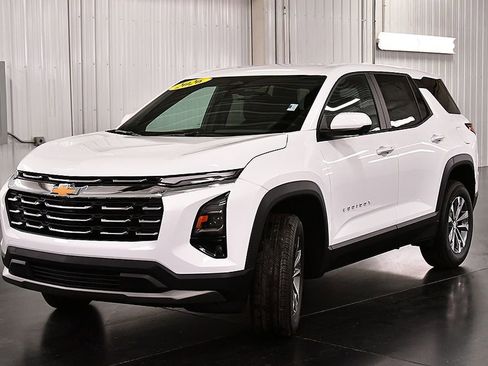 New 2026 Chevrolet Equinox LT AWD/4WD image 3