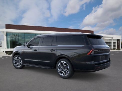 New 2026 Lincoln Navigator L Premier AWD/4WD image 4
