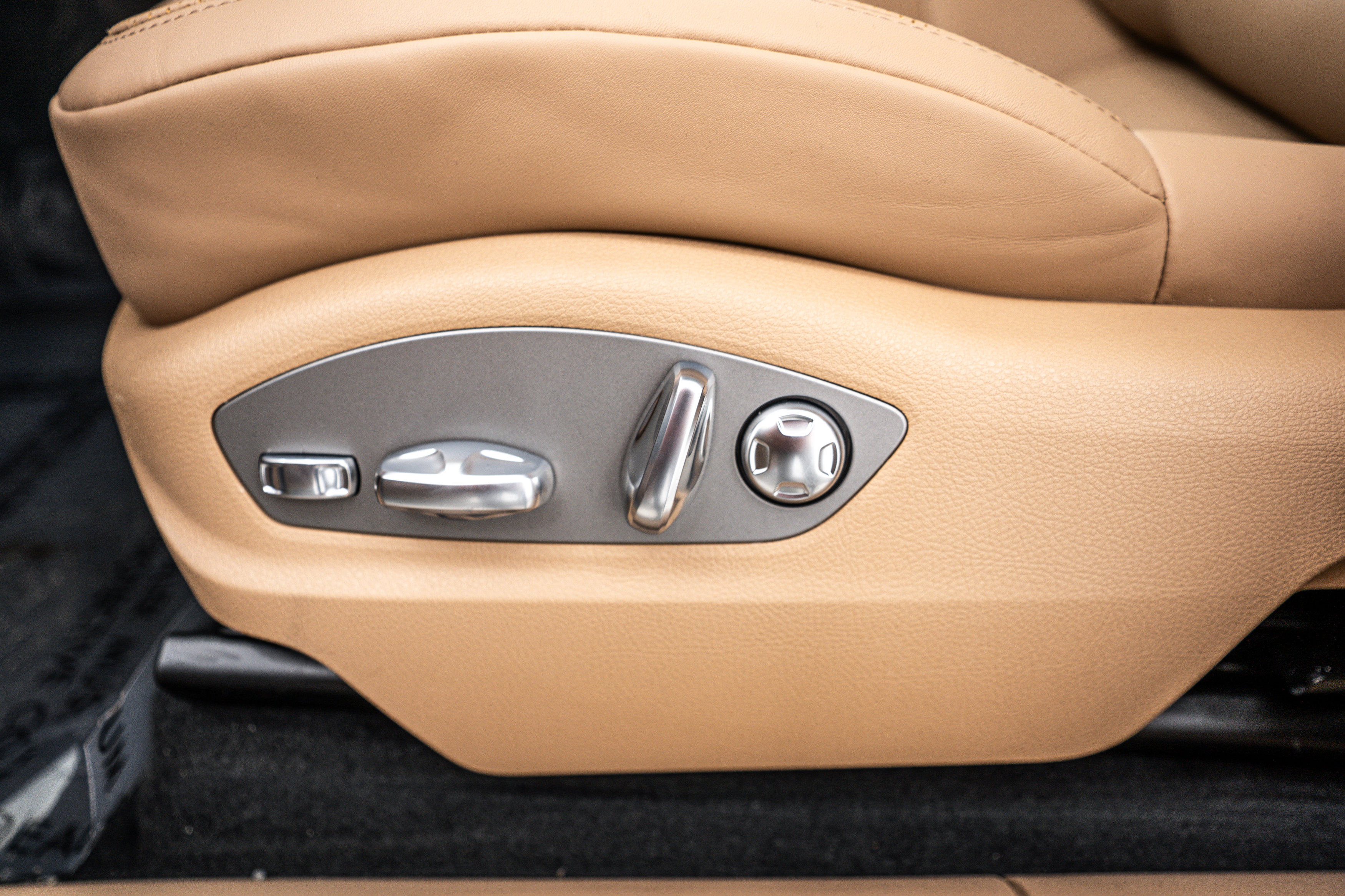 Certified 2026 Porsche Macan AWD/4WD image 20