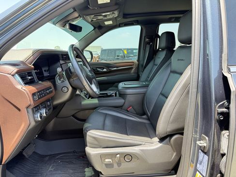Used 2022 GMC Yukon Denali w/ Denali Premium Package AWD/4WD image 5