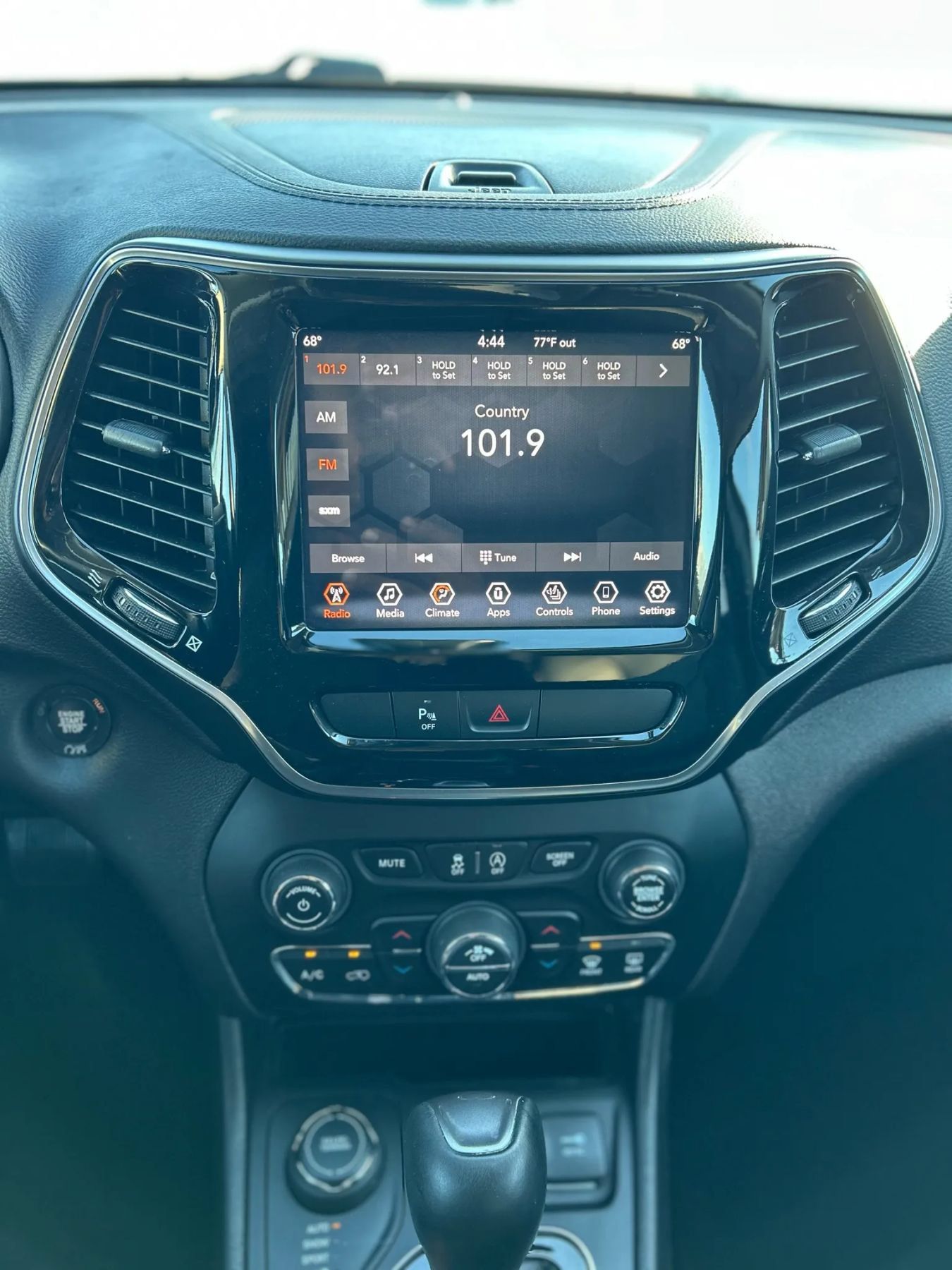 Used 2019 Jeep Cherokee Limited AWD/4WD image 27