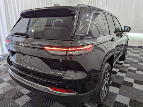 Used 2024 Jeep Grand Cherokee Limited w/ Trailer Tow Package AWD/4WD image 8