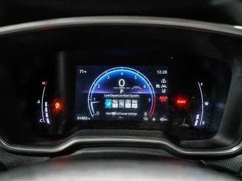 Certified 2024 Toyota Corolla Cross XLE image 25