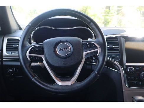 Used 2017 Jeep Grand Cherokee Limited AWD/4WD image 9