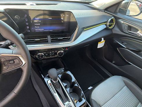 New 2026 Chevrolet Trax LT w/ Driver Confidence Package FWD image 4