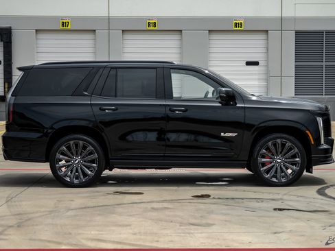 Used 2025 Cadillac Escalade V AWD/4WD image 21
