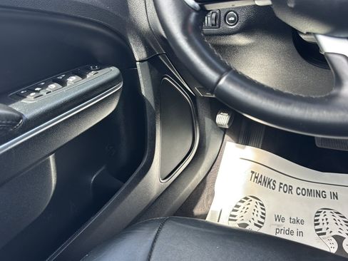 Used 2016 Chrysler 300 Limited RWD image 21