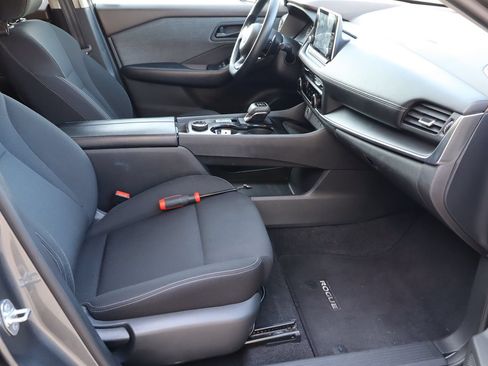 Used 2023 Nissan Rogue S AWD/4WD image 16