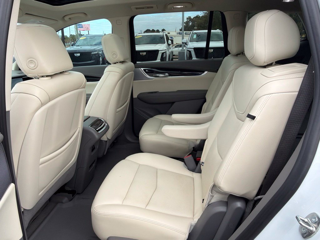 Used 2024 Cadillac XT6 Premium Luxury w/ Technology Package FWD image 14