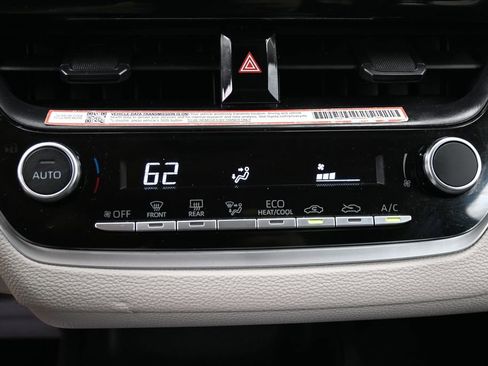 Used 2025 Toyota Corolla LE FWD image 28