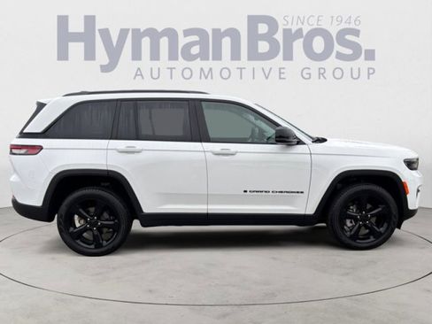 Used 2024 Jeep Grand Cherokee Limited w/ Black Appearance Package image 2