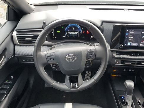 Used 2025 Toyota Camry SE image 27