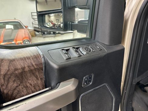 Used 2017 Ford F250 Lariat w/ Chrome Package image 22