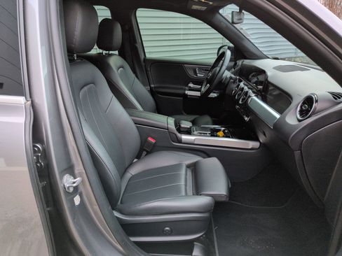 Used 2023 Mercedes-Benz GLB 250 4MATIC w/ Premium Package image 30