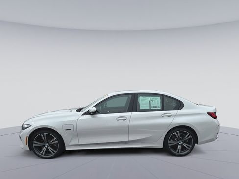 Used 2023 BMW 330e xDrive w/ Driving Assistance Package image 8