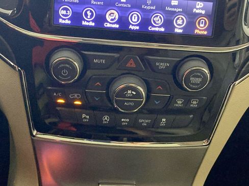 Used 2019 Jeep Grand Cherokee Limited AWD/4WD image 28