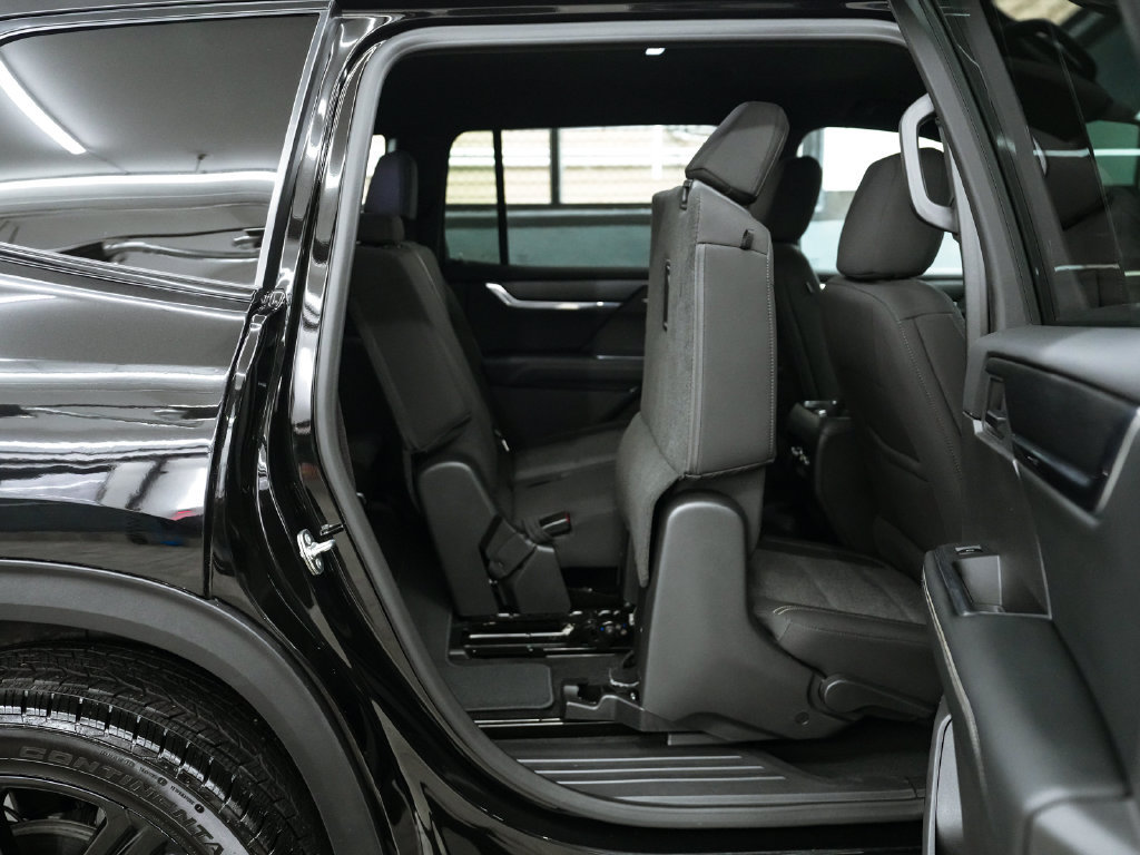 Used 2025 GMC Acadia Elevation w/ Black Edition FWD image 35