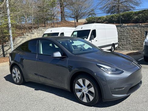 Used 2021 Tesla Model Y Long Range image 2