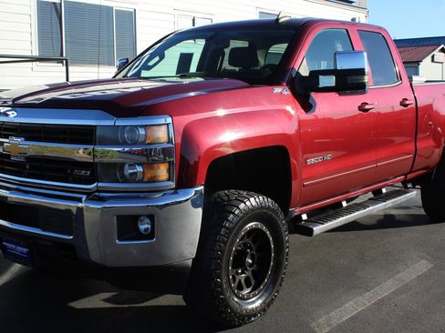 Used 2015 Chevrolet Silverado 2500 LT w/ LT Convenience Package image 2