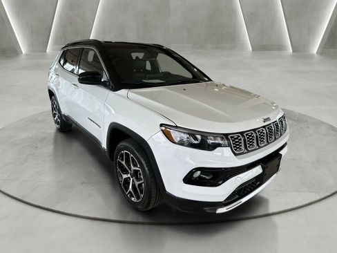 Used 2025 Jeep Compass Limited AWD/4WD image 3