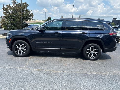 Used 2024 Jeep Grand Cherokee L Limited RWD image 10
