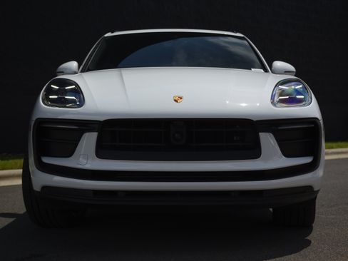 Used 2026 Porsche Macan AWD/4WD image 10