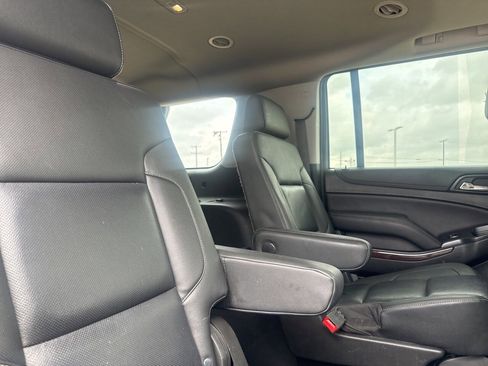 Used 2019 GMC Yukon XL SLT image 30