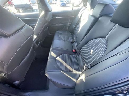 Used 2024 Toyota Camry SE image 9