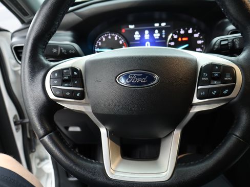 Used 2023 Ford Explorer XLT w/ Equipment Group 202A RWD image 24